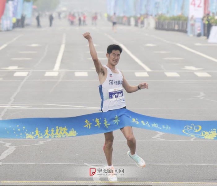 2026世界杯-霸气撞线！ 两项纪录被刷新|马拉松|阜阳|安振|吴正林|马拉松赛事_新浪体育_新浪新闻
