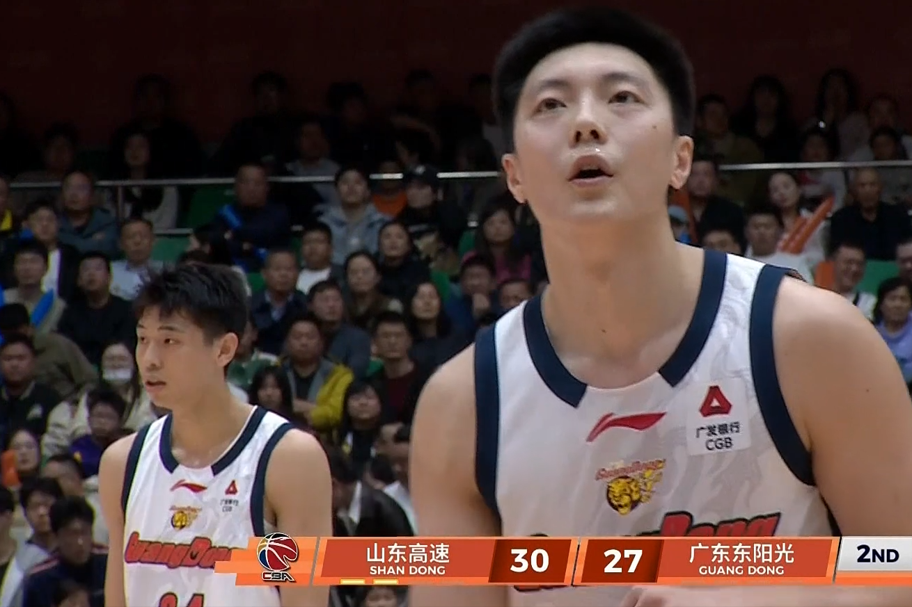 世界杯-CBA：徐杰6中1终结三连胜，外援8失误，高诗岩15+6晃倒徐杰